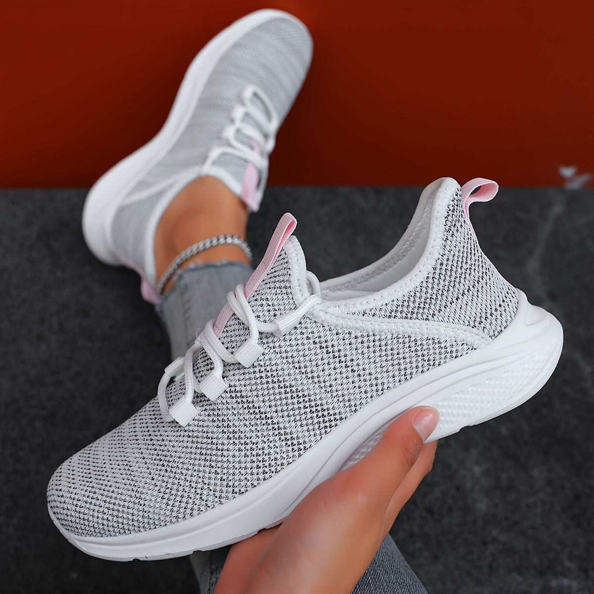 Ultra-lightweight and breathable sneakers
